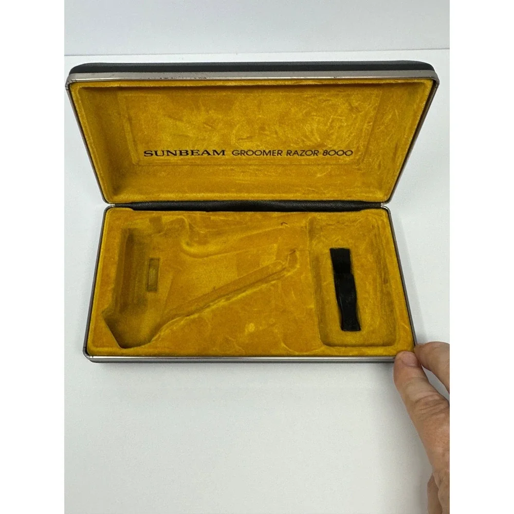 Vintage Sunbeam Groomer Razor 8000 Electric Shaver with Original Case T5